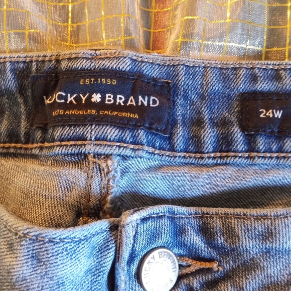 Lucky Brand Cropped Jeans - Picture 5 of 15